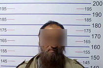 В Бишкеке мужчина раздавал детям конфеты с иглами В Бишкеке мужчина раздавал детям конфеты с иглами