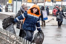 Moscow sinks into mud without asian street cleaners 