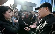 Садыр Жапаров внепланово посетил рынок «Мадина» Садыр Жапаров внепланово посетил рынок «Мадина»