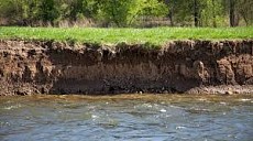 Ночной прорыв на Такыр-Торе. Сотни людей эвакуированы, поток воды перекрыл дорогу