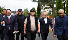 Садыр Жапаров раскритиковал качество спецтехники в Караколе Садыр Жапаров раскритиковал качество спецтехники в Караколе