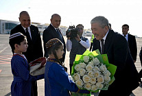 Глава кабмина Адылбек Касымалиев с рабочим визитом прибыл в Туркменистан