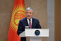  Глава кабмина поздравил женщин Кыргызстана с 8 Марта