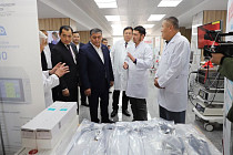 Камчыбек Ташиев передал детскому медцентру оборудование на 35 миллионов сомов Камчыбек Ташиев передал детскому медцентру оборудование на 35 миллионов сомов