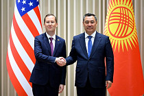 Садыр Жапаров принял спецпосланника США Серджио Гора