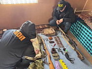 В Нарыне нашли тайник с оружием и боеприпасами