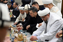 Президент провел ооз ачар в центральной мечети 