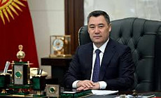 Садыр Жапаров поздравил кыргызстанцев с Днем отца Садыр Жапаров поздравил кыргызстанцев с Днем отца
