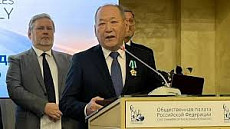 Владимир Путин наградил главу Ассамблеи народа Кыргызстана орденом Дружбы Владимир Путин наградил главу Ассамблеи народа Кыргызстана орденом Дружбы