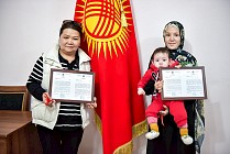 В Бишкеке детям-сиротам предоставили квартиры 