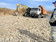В Ошской области выявлены факты незаконной добычи песчано-гравийной смеси, наложены штрафы на 60 тысяч сомов В Ошской области выявлены факты незаконной добычи песчано-гравийной смеси, наложены штрафы на 60 тысяч сомов