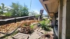 В Бишкеке опрокинулся автокран. Сторойкомпания оштрафована
