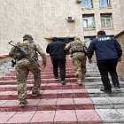 В Нарыне задержан чиновник за незаконное хранение оружия