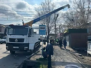 В Бишкеке демонтируют павильоны на пересечении улиц Патриса Лумумбы и Волкова