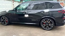 Направлявшийся из Турции в Кыргызстан внедорожник BMW нашли в автосалоне Краснодара