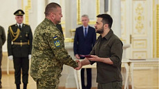 Залужный заявил Зеленскому о намерении участвовать в выборах президента 