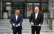 Садыр Жапаров посетил школу, построенную Кыргызстаном в дар Азербайджану