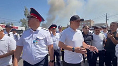 Мэр Бишкека пообещал помощь пострадавшим от пожара на рынке «Мадина»
