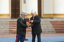 Адылбек Касымалиев вручил МЧС 116 единиц спецтехники