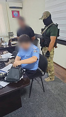 В Оше госслужащие задержаны за взятки