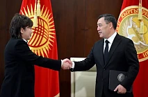 Садыр Жапаров принял омбудсмена Джамилю Джаманбаеву Садыр Жапаров принял омбудсмена Джамилю Джаманбаеву