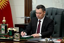 Садыр Жапаров подписал закон об электронном документообороте в Жогорку Кенеше Садыр Жапаров подписал закон об электронном документообороте в Жогорку Кенеше