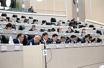 В Жогорку Кенеше избрали председателей и замглав комитетов. Кто их возглавил