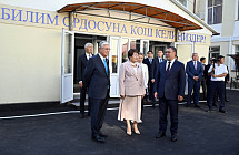 Президент Казахстана подарил бишкекской школе автобус