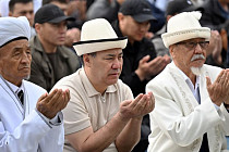 Президент поздравил кыргызстанцев с праздником Курман айт