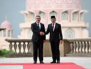 Состоялась официальная церемония встречи президента Кыргызстана с премьером Малайзии