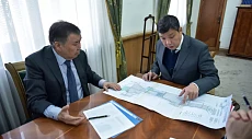 Мэр Бишкека Айбек Джунушалиев встретился с Аскаром Салымбековым
