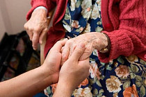 В ЖК призвали платить зарплату родственникам немощных престарелых