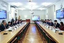 Депутаты ЖК обсудили в Москве правовое положение кыргызстанских мигрантов в РФ