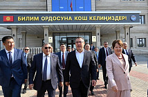Садыр Жапаров открыл новую школу в Сузаке 