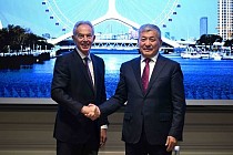 Адылбек Касымалиев провел встречу с экс-премьер-министром Великобритании